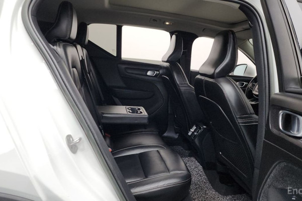 2023 Volvo XC40 с пробегом 21 905 км