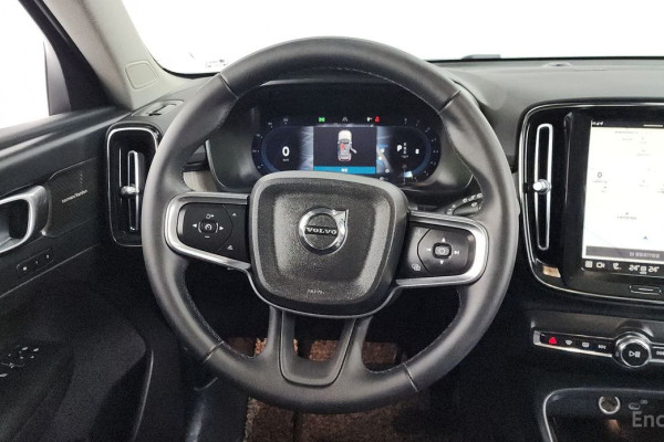 2023 Volvo XC40 с пробегом 21 905 км