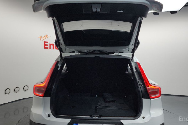 2023 Volvo XC40 с пробегом 21 905 км