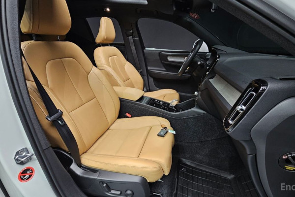 2021 Volvo XC40 с пробегом 84 330 км
