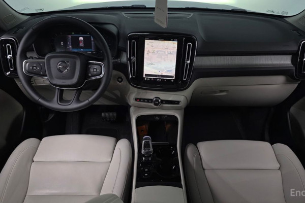 2024 Volvo XC40 с пробегом 13 018 км