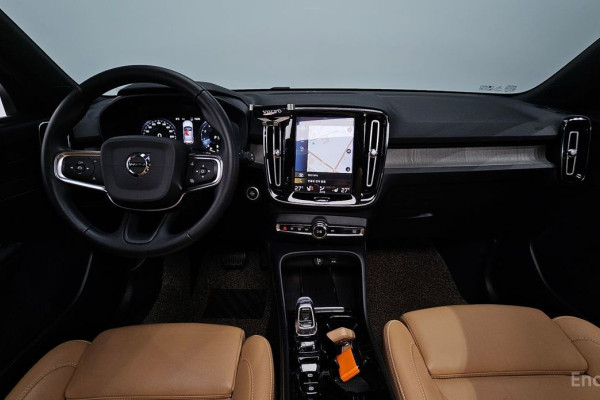 2020 Volvo XC40 с пробегом 61 549 км