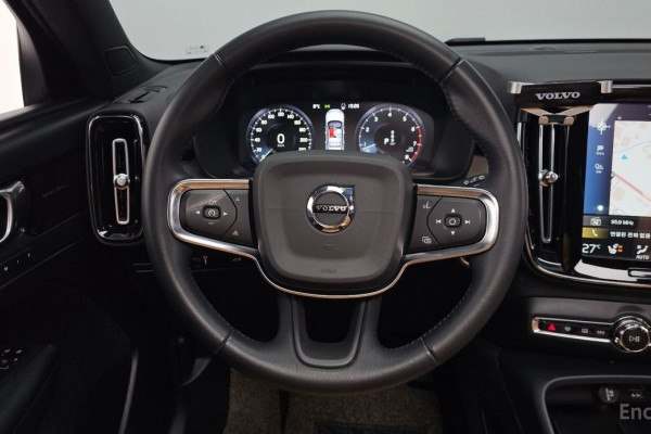 2020 Volvo XC40 с пробегом 61 549 км