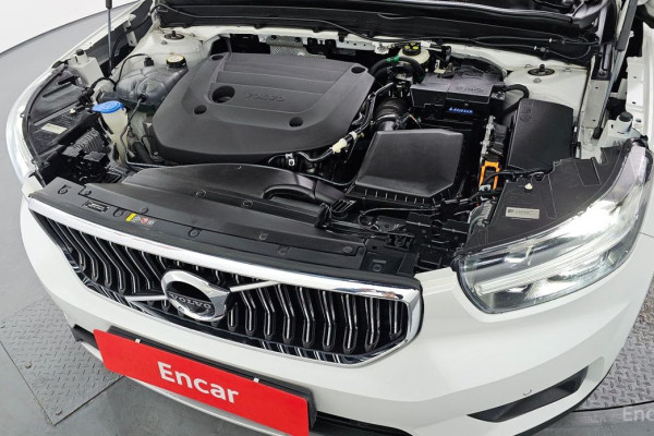 2022 Volvo XC40 с пробегом 118 700 км