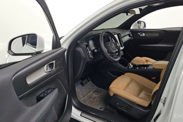 2022 Volvo XC40 с пробегом 118 700 км