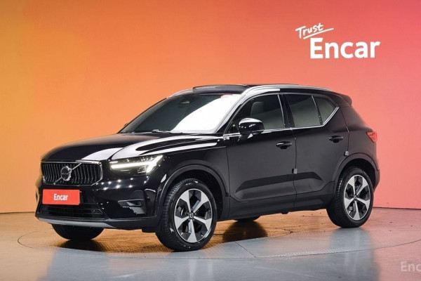 2024 Volvo XC40 с пробегом 35 661 км