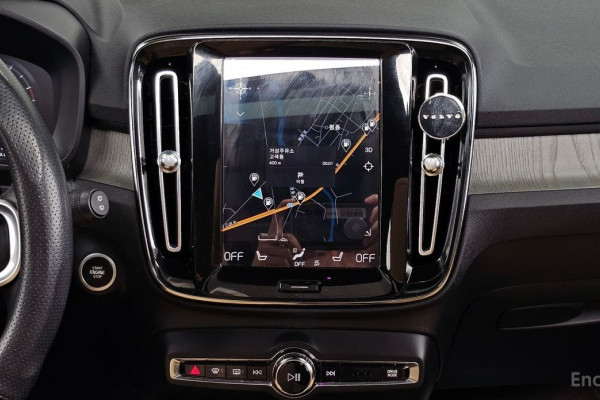 2021 Volvo XC40 с пробегом 73 855 км