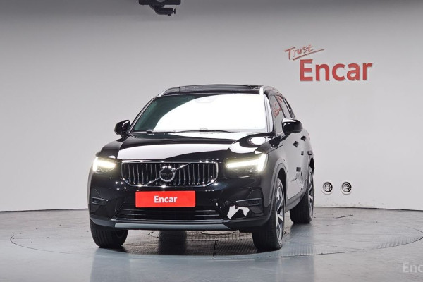 2024 Volvo XC40 с пробегом 35 661 км