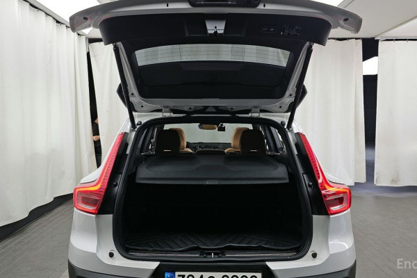 2021 Volvo XC40 с пробегом 73 855 км