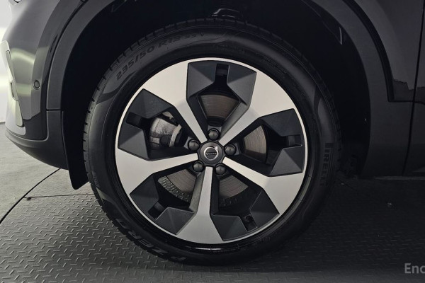 2024 Volvo XC40 с пробегом 35 661 км