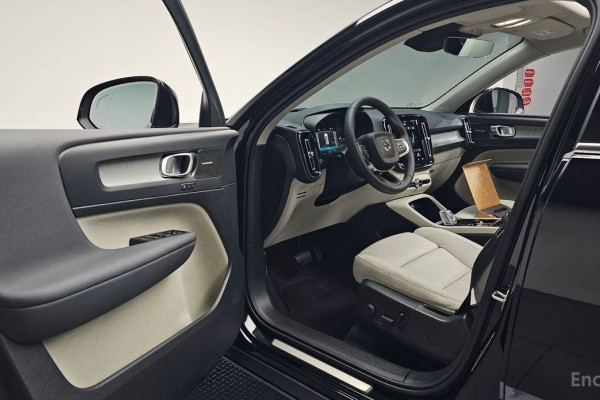 2024 Volvo XC40 с пробегом 35 661 км