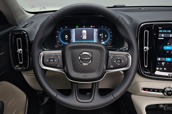 2024 Volvo XC40 с пробегом 35 661 км