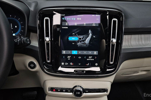 2024 Volvo XC40 с пробегом 35 661 км