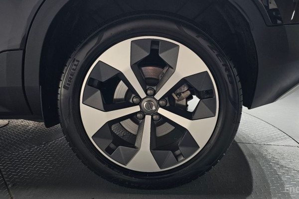 2024 Volvo XC40 с пробегом 35 661 км