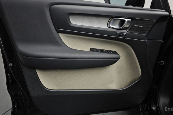 2024 Volvo XC40 с пробегом 35 661 км