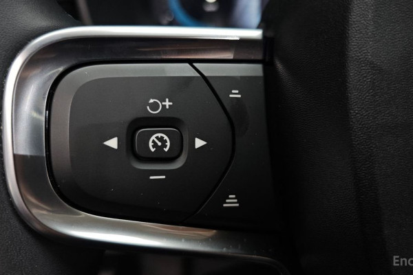 2024 Volvo XC40 с пробегом 35 661 км