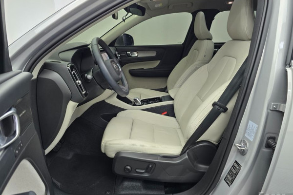 2024 Volvo XC40 с пробегом 44 215 км