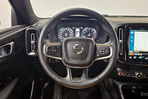 2021 Volvo XC40 с пробегом 38 236 км