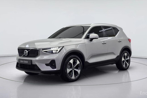2024 Volvo XC40 с пробегом 44 215 км