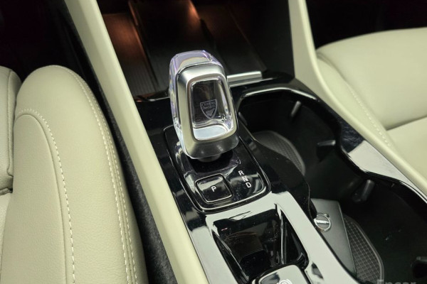 2024 Volvo XC40 с пробегом 44 215 км