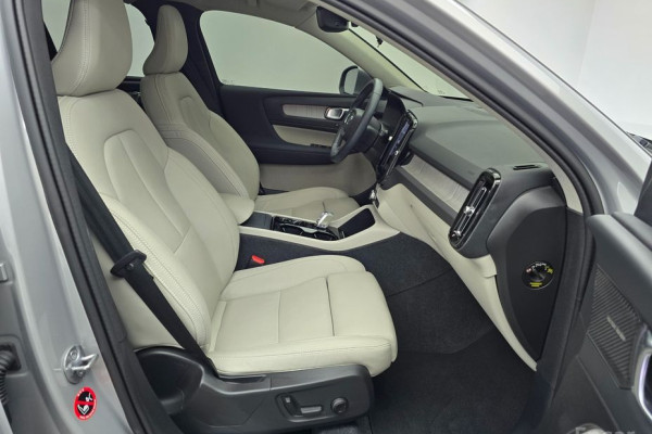 2024 Volvo XC40 с пробегом 44 215 км