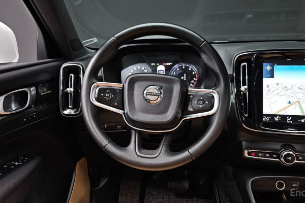 2020 Volvo XC40 с пробегом 78 175 км