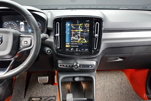 2020 Volvo XC40 с пробегом 31 190 км