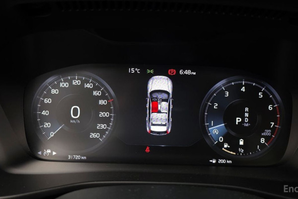 2022 Volvo XC40 с пробегом 31 720 км