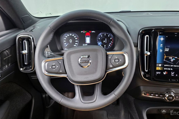 2022 Volvo XC40 с пробегом 31 720 км