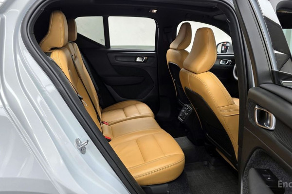 2022 Volvo XC40 с пробегом 31 720 км