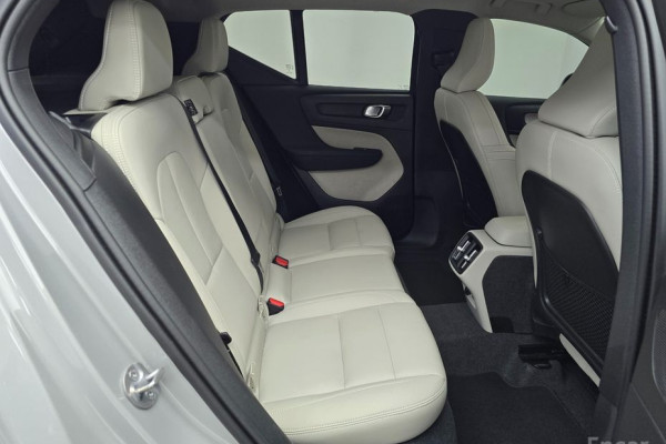 2024 Volvo XC40 с пробегом 44 215 км