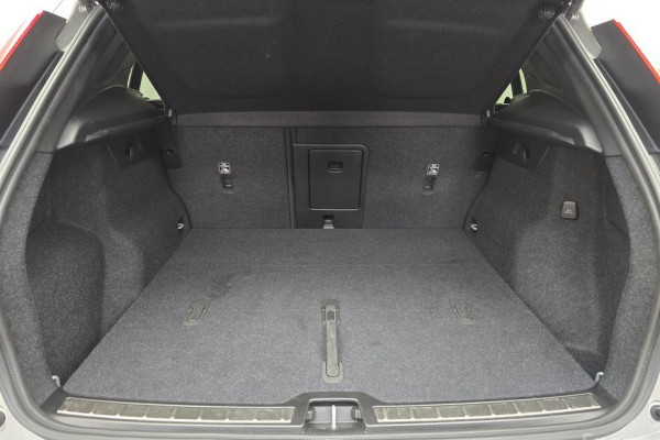 2024 Volvo XC40 с пробегом 44 215 км