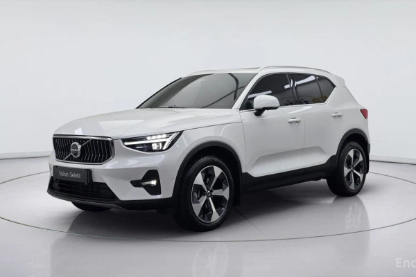 2025 Volvo XC40 с пробегом 8 467 км