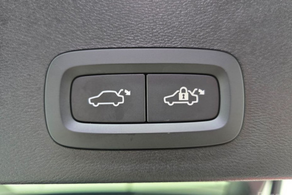 2024 Volvo XC40 с пробегом 44 215 км