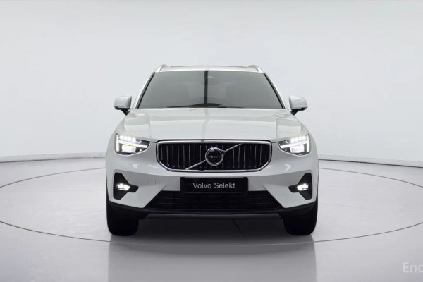 2025 Volvo XC40 с пробегом 8 467 км