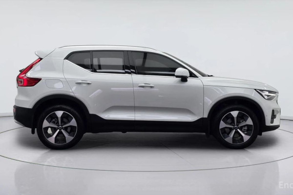 2025 Volvo XC40 с пробегом 8 467 км