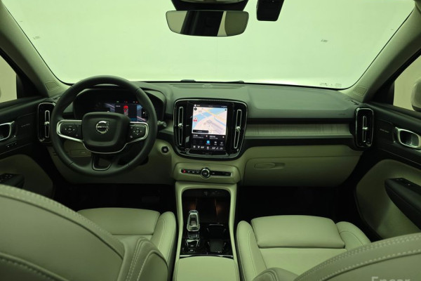 2025 Volvo XC40 с пробегом 8 467 км