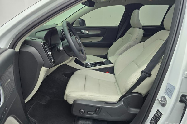 2025 Volvo XC40 с пробегом 8 467 км