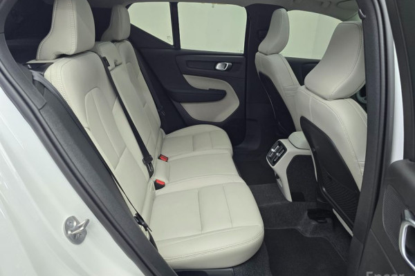 2025 Volvo XC40 с пробегом 8 467 км