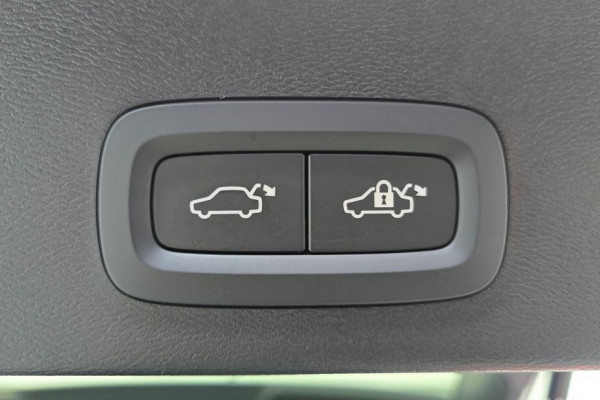 2025 Volvo XC40 с пробегом 8 467 км