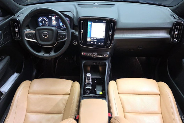 2021 Volvo XC40 с пробегом 63 855 км