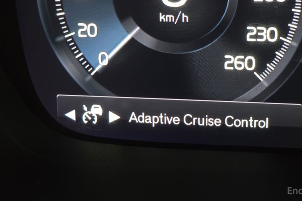 2021 Volvo XC40 с пробегом 63 855 км