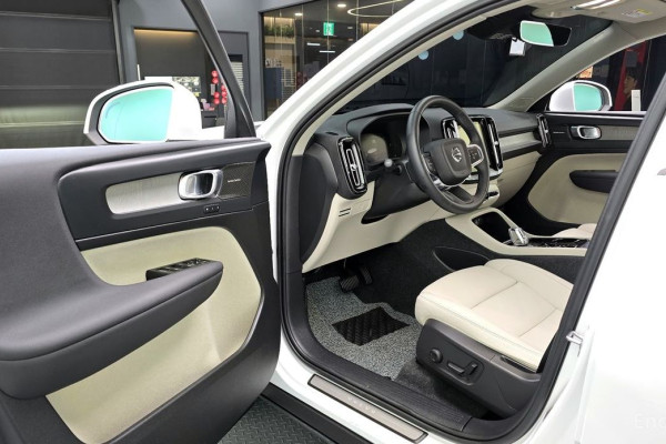 2024 Volvo XC40 с пробегом 5 908 км