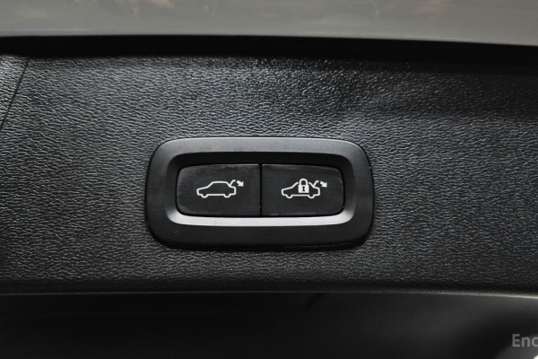 2024 Volvo XC40 с пробегом 5 908 км