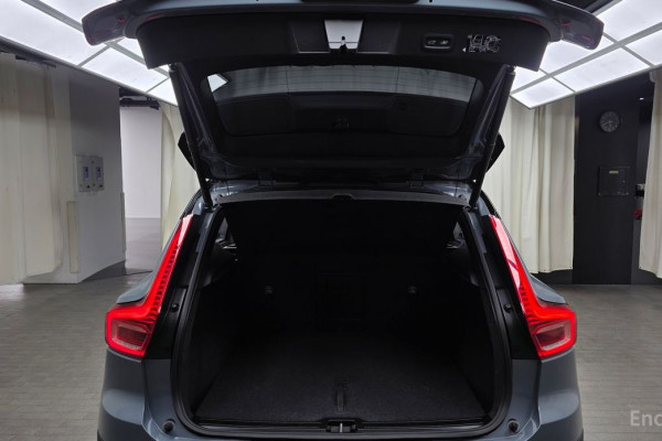 2021 Volvo XC40 с пробегом 96 932 км