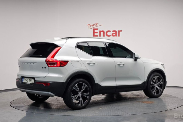 2021 Volvo XC40 с пробегом 25 669 км