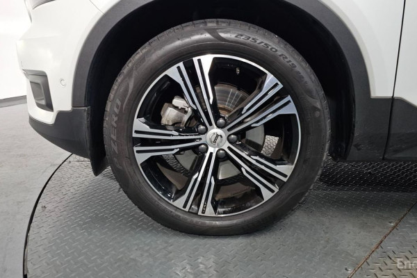 2021 Volvo XC40 с пробегом 25 669 км