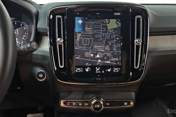 2021 Volvo XC40 с пробегом 25 669 км