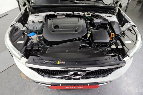 2020 Volvo XC40 с пробегом 80 968 км