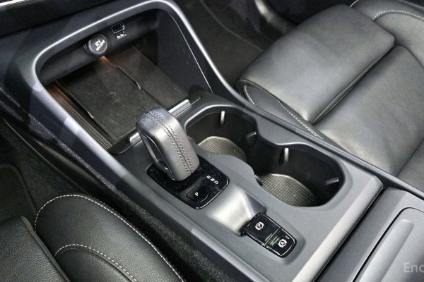 2020 Volvo XC40 с пробегом 80 968 км